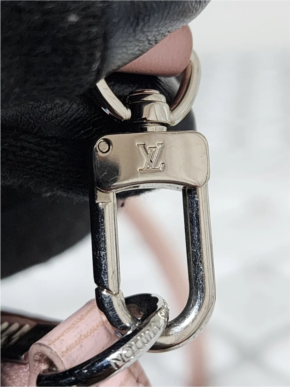 LOUIS VUITTON Epi Easy Pouch On Strap/Shoulder Bag Pink